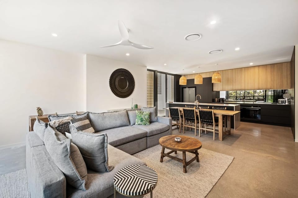 The Smith luxury holiday home with heated pool near beach House in Sunshine Coast