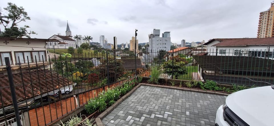 SUITE COM AR e BWC PRIVATIVO POUCOS METROS OKTOBERFEST Vacation rental in Blumenau