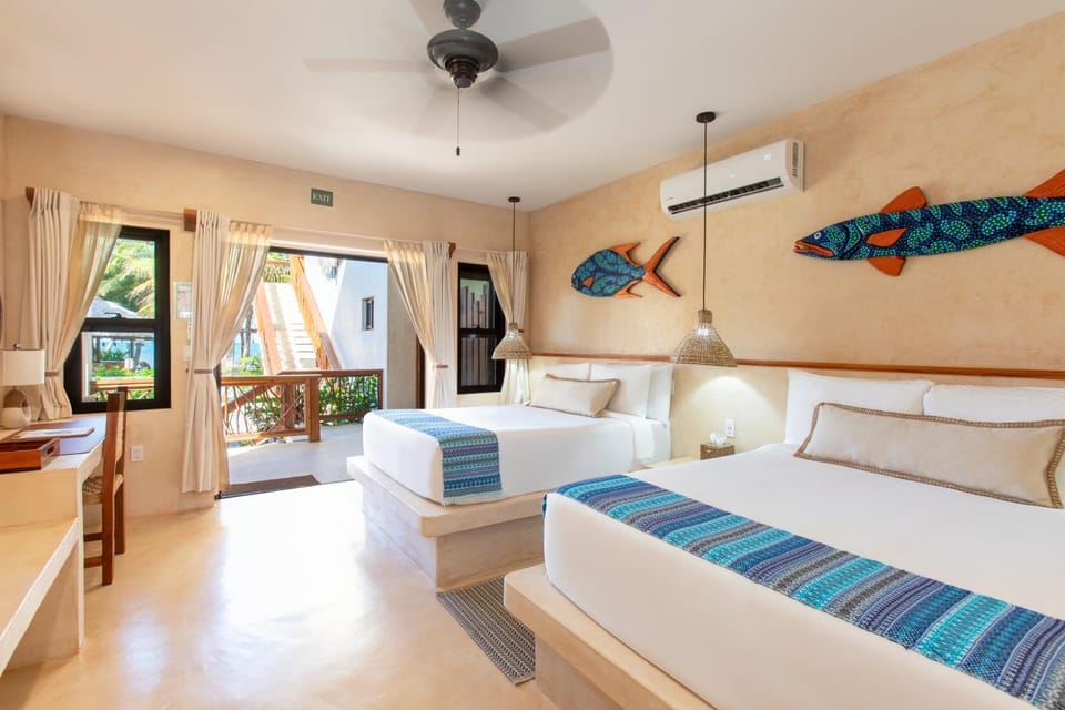 Bed, TV and multimedia, View (from property/room), Balcony/Terrace, Photo of the whole room, Seating area, Bedroom, air conditioner