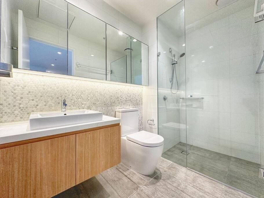 Shower, Toilet, Bathroom, towels