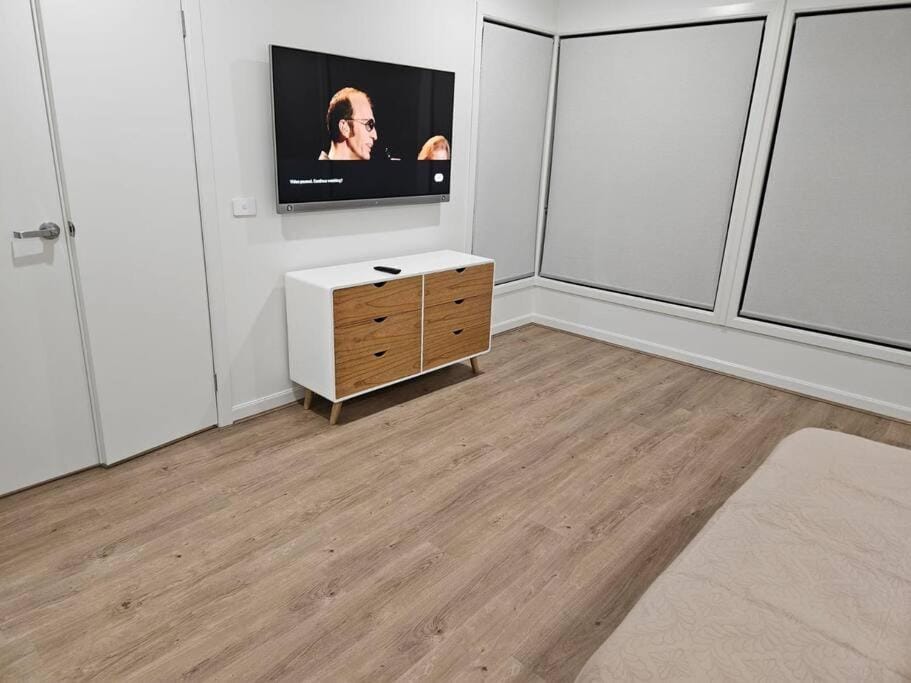 E 4 Room Retreat Family Friendly House in Melbourne