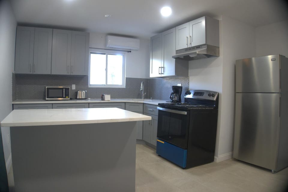 Brand new 3 bedroom apt close to all Apartment in Long Island