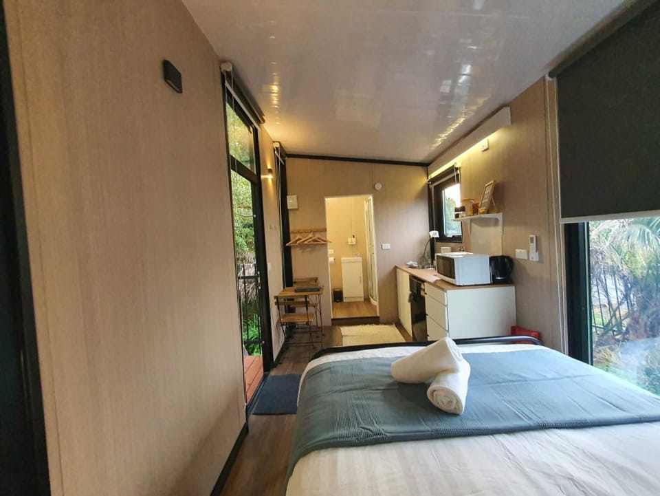 Bed, Bathroom, Kitchen or kitchenette, Photo of the whole room, Dining area