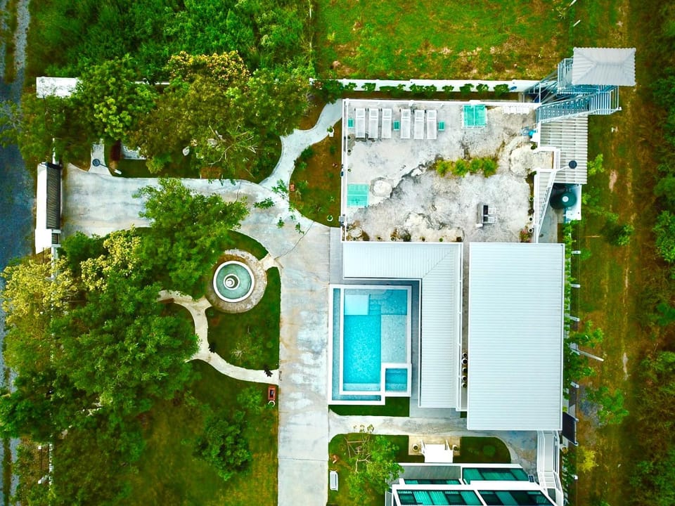 Property building, Day, Natural landscape, Bird's eye view, Garden, Garden view, Pool view, Swimming pool