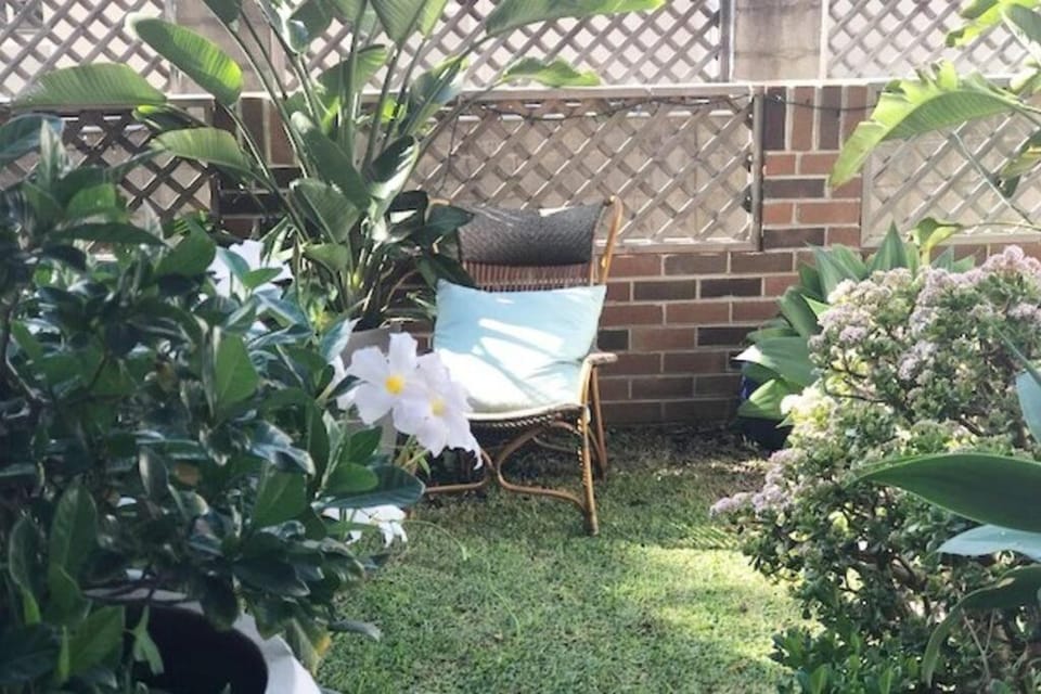 Stylish, Boutique, Large 2-3 bed & Minutes 2 Beach Apartment in Manly
