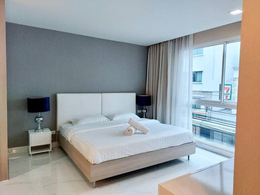 Condominium - Sukhumvit Soi 5 BTS Nana- Room Size 47m2 Apartment in Bangkok