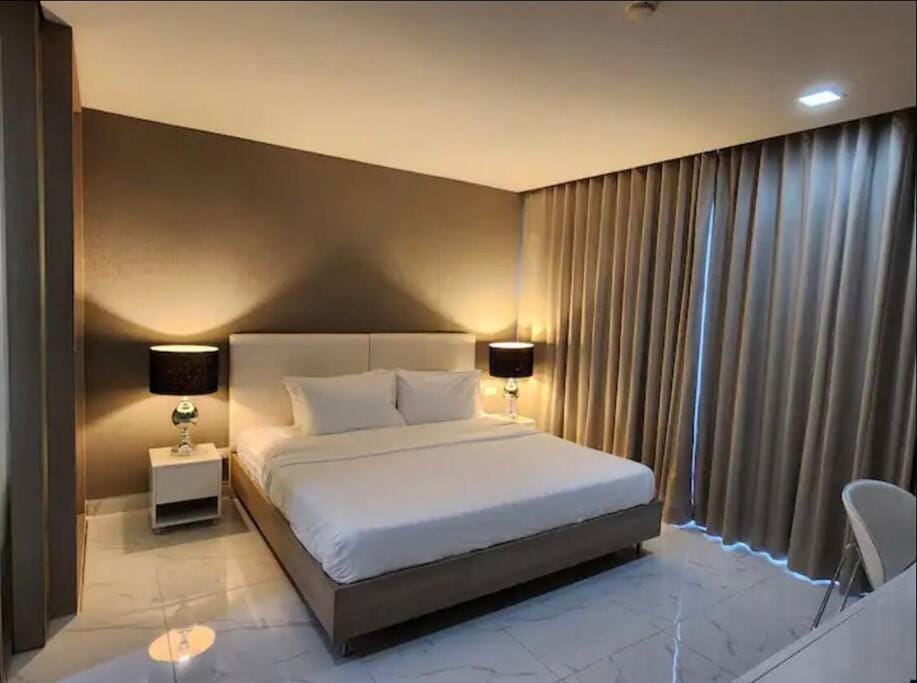 Condominium - Sukhumvit Soi 5 BTS Nana- Room Size 47m2 Apartment in Bangkok