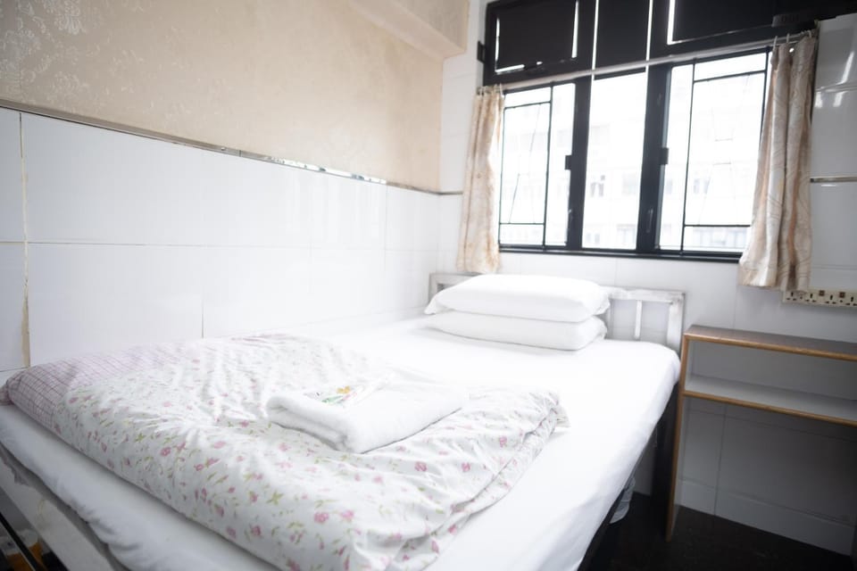 Bedroom, towels