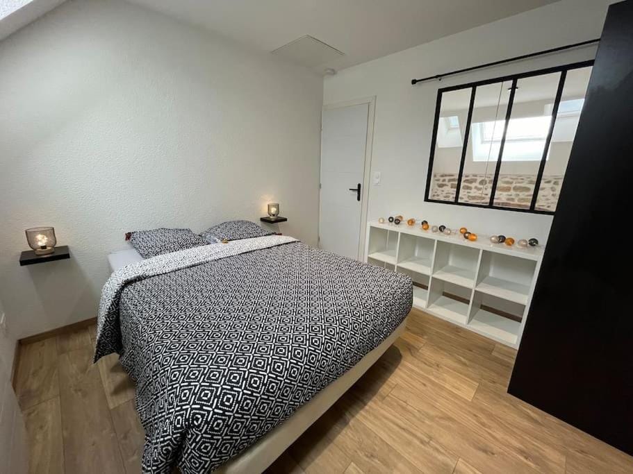 Bed, Photo of the whole room, Bedroom, wardrobe