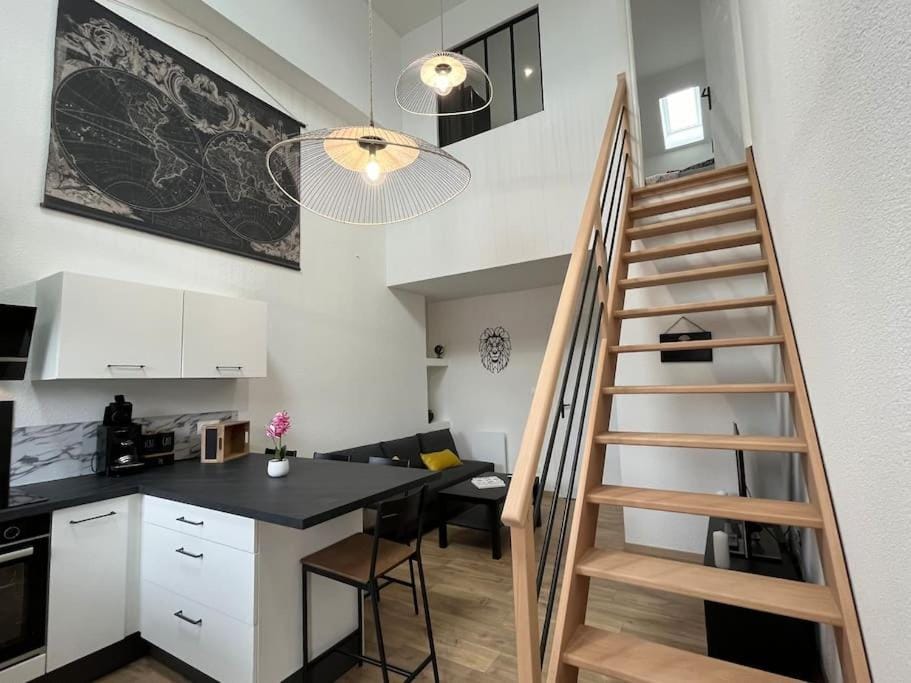 Kitchen or kitchenette, oven, stove