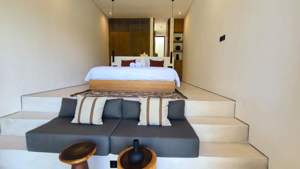 Bed, Living room, Photo of the whole room, Seating area, Bedroom