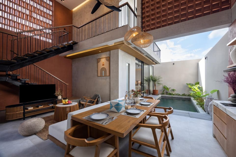 Day, Balcony/Terrace, Living room, Seating area, Dining area