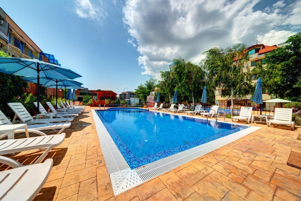 Pool view, Swimming pool