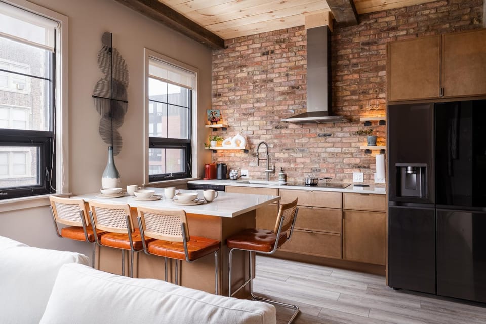 Kitchen or kitchenette, Dining area, stove