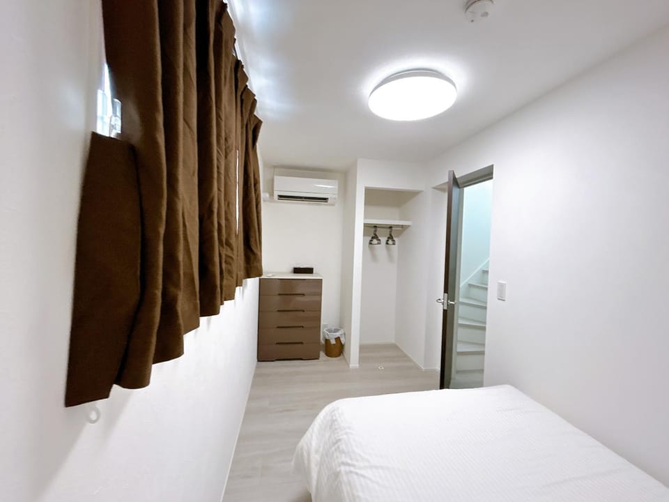 Bed, Bedroom, air conditioner