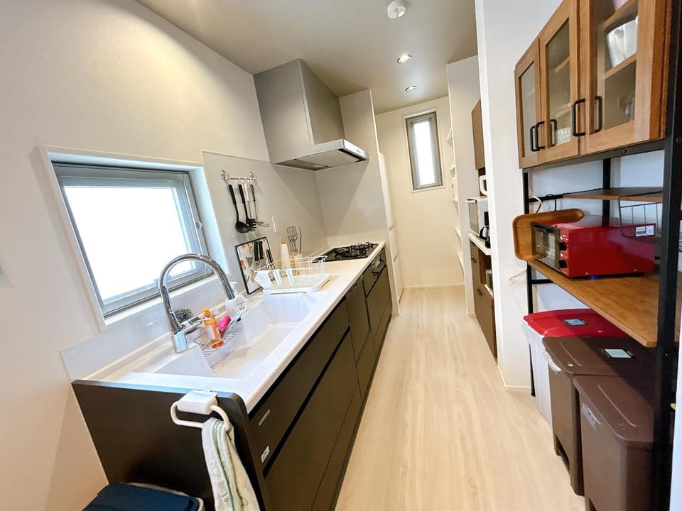 Kitchen or kitchenette, microwave, pet friendly, stove, toaster, toaster
