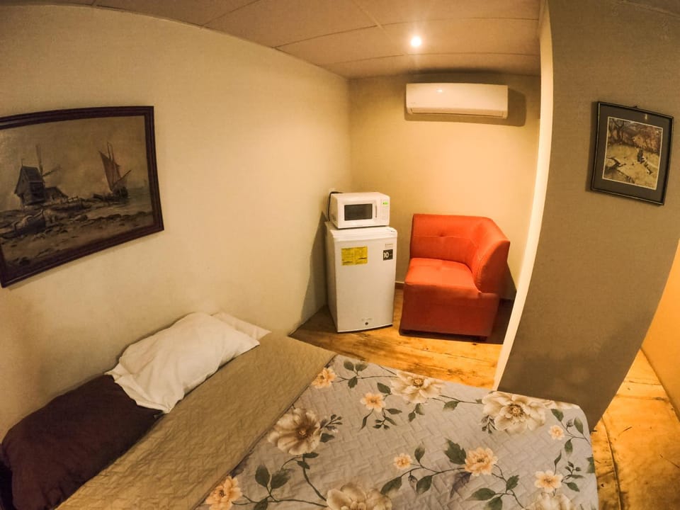 Staff, minibar, air conditioner