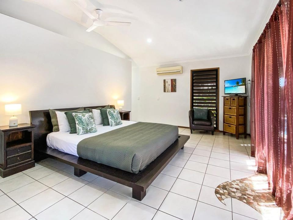 Little Banyak House in Florence Bay