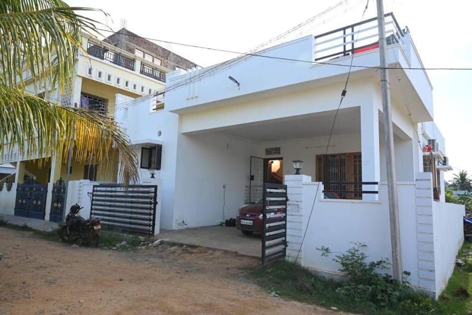 Property building, View (from property/room)