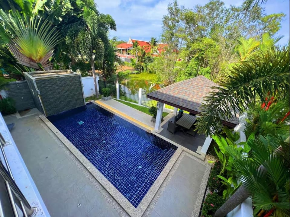 Lake view, Swimming pool