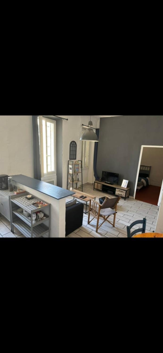 Bright Apartment Near the Beach and Old Port Apartment in Marseille