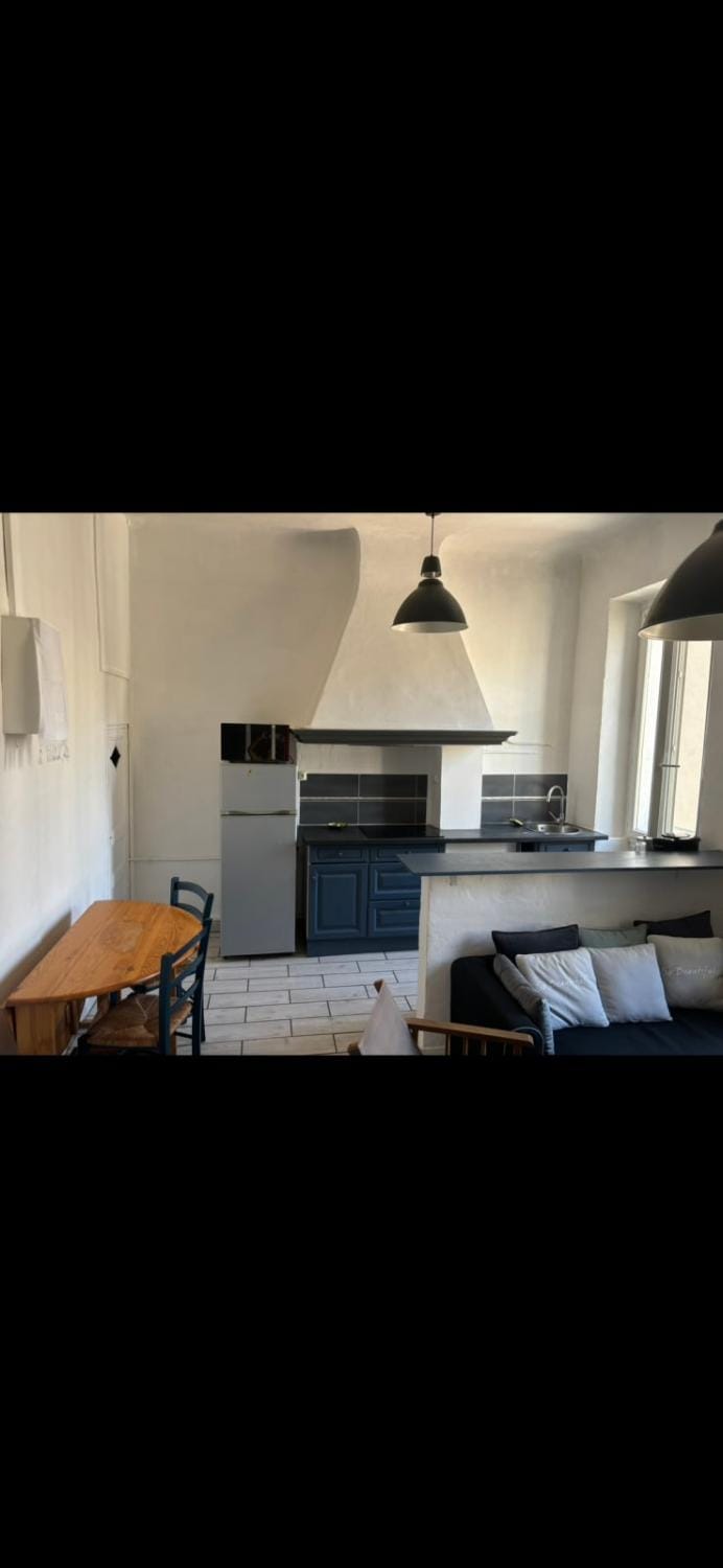 Bright Apartment Near the Beach and Old Port Apartment in Marseille