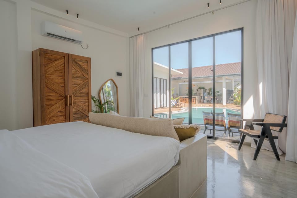 Bed, Photo of the whole room, Bedroom, Mountain view, wardrobe, air conditioner
