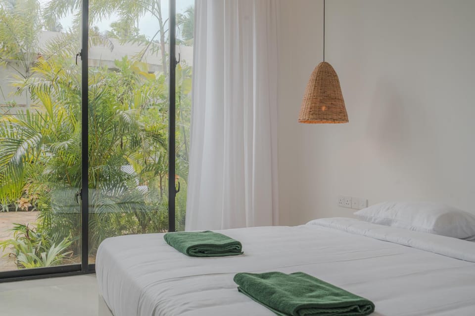 Bed, Bedroom, Garden view