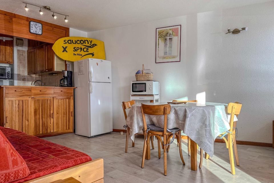 #AH3 The Snow White Apartment in Huez