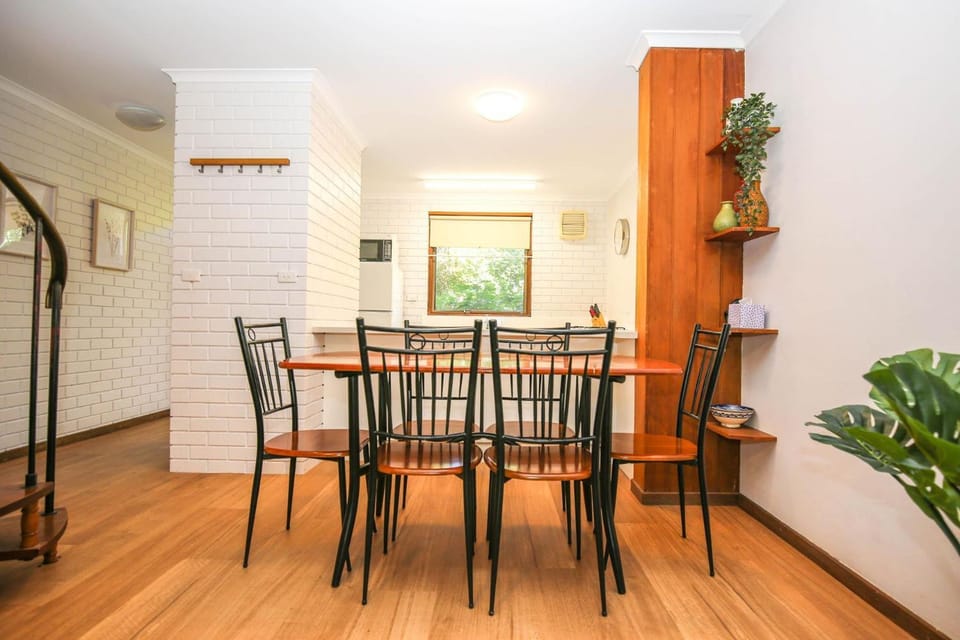 Kitchen or kitchenette, Dining area, heating, kitchen, air conditioner
