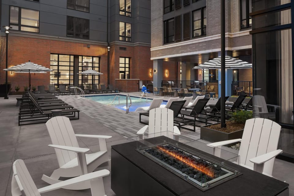Swimming pool, fireplace