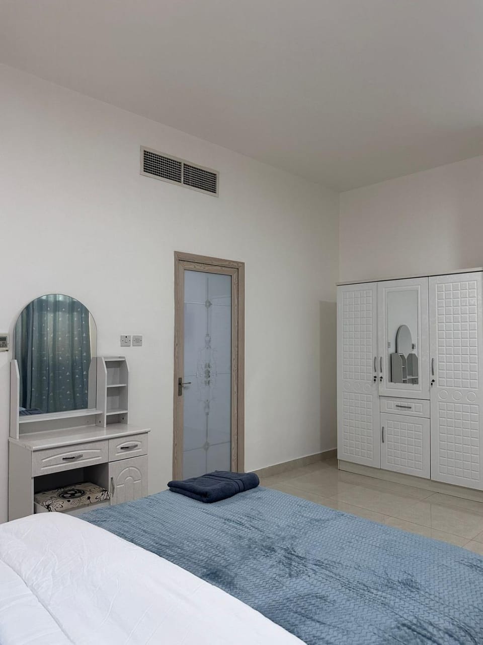 wardrobe, air conditioner
