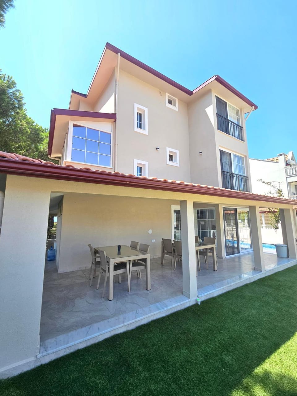 Property building, Patio, Balcony/Terrace