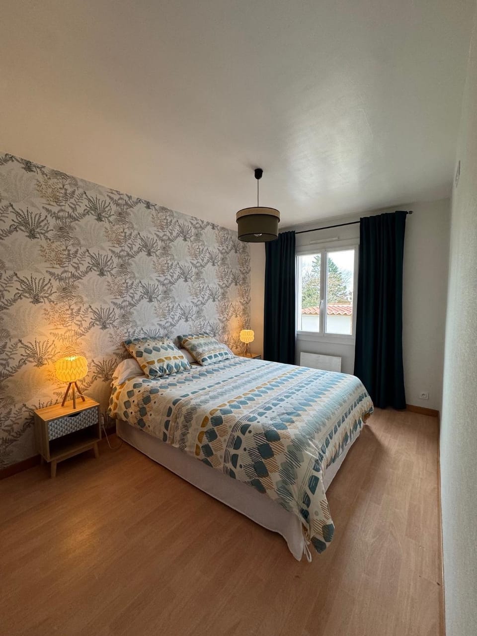 Bed, Photo of the whole room, Bedroom