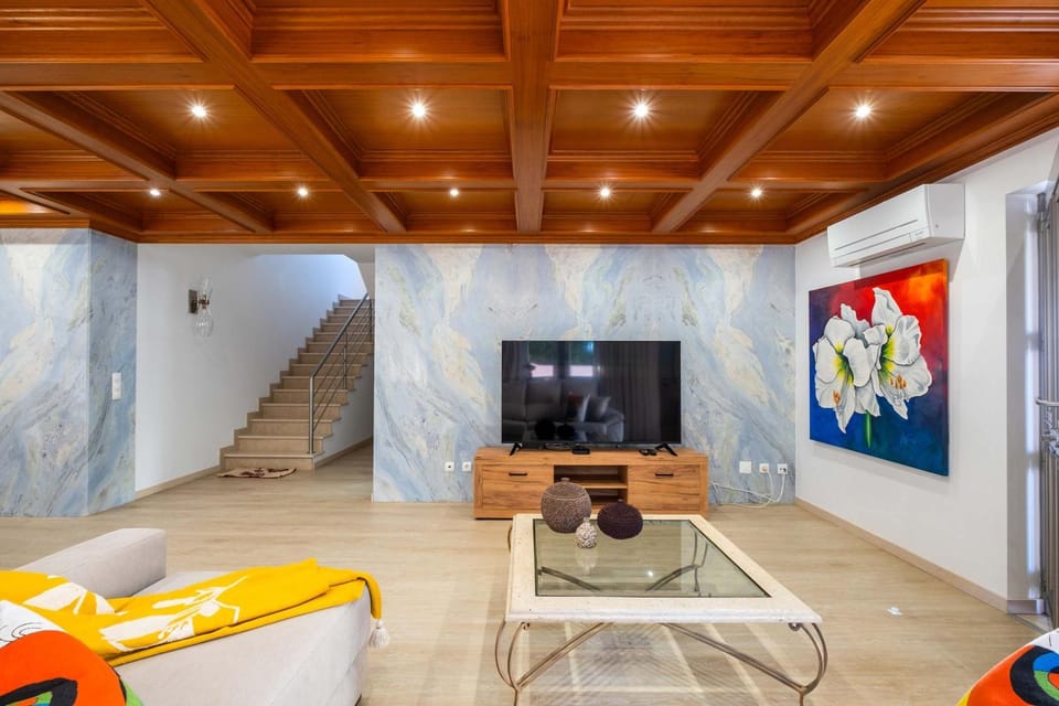 Villa Rosa Estoril Retreat by Portugal Portfolio Villa in Estoril