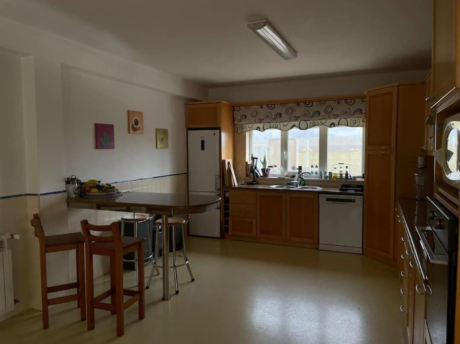 Retreat Centre with seaviews, near surf and golf Villa in Peniche