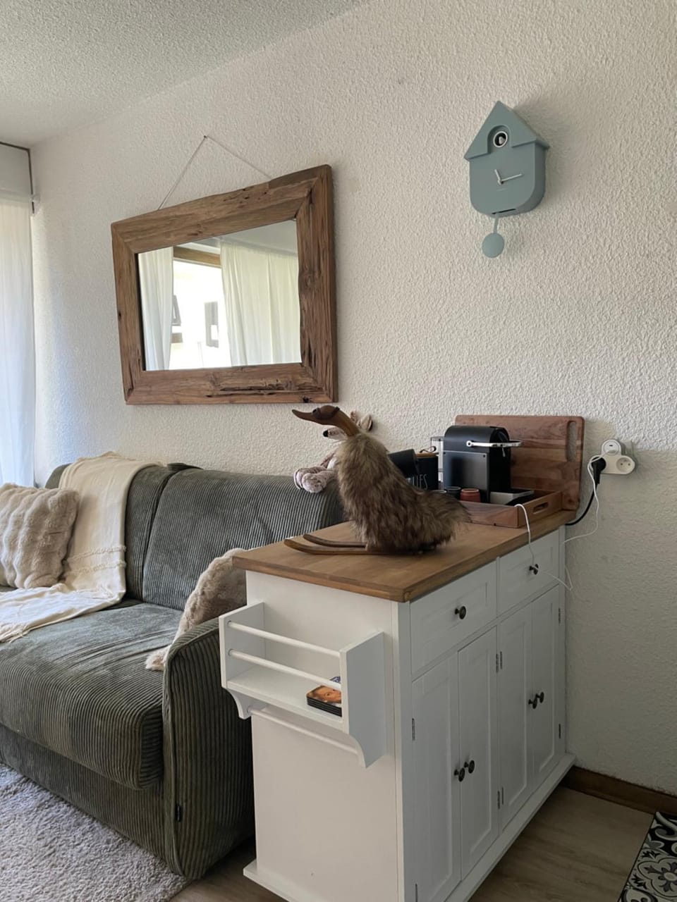 Living room, Photo of the whole room