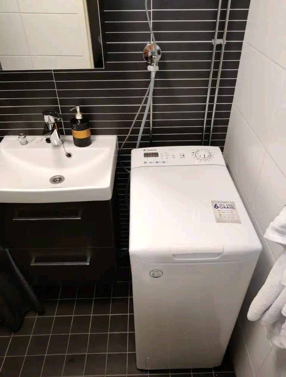 Bathroom, washing machine