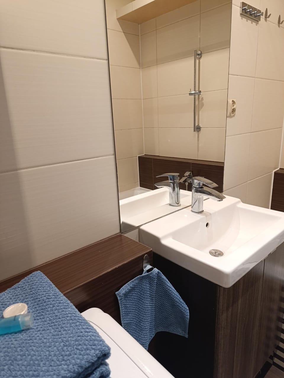Bathroom, towels
