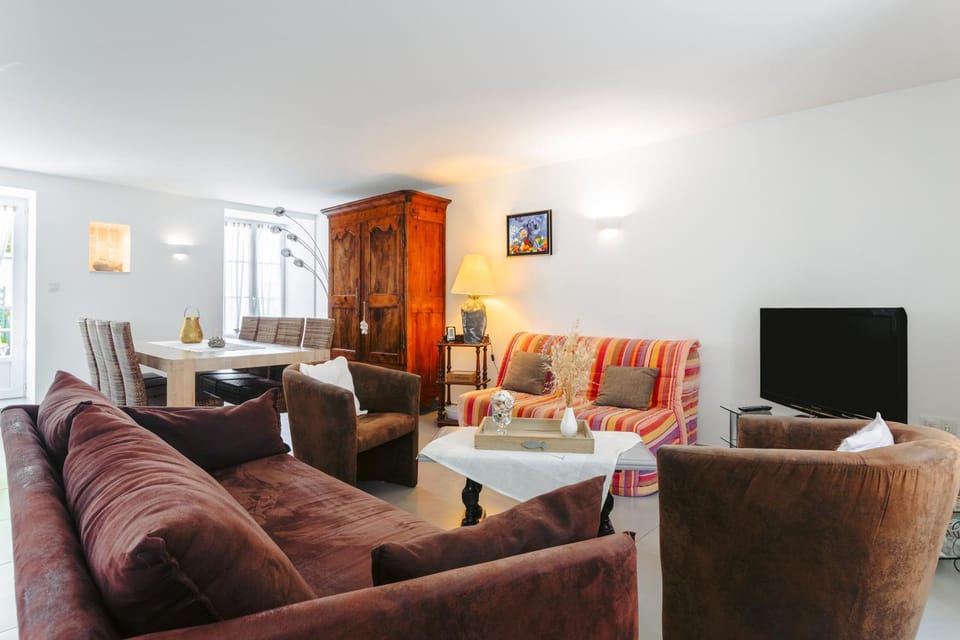 Property building, Living room