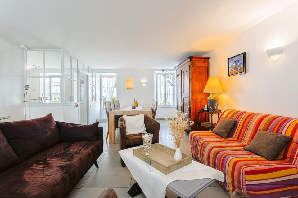 Property building, Living room