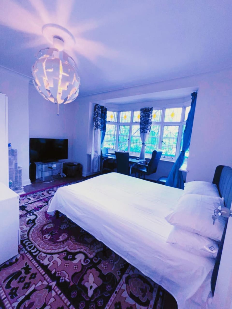 Beautiful apartment offers 2 separate double bedrooms, near Heathrow&Thames River, quiet, historic features Apartment in Twickenham