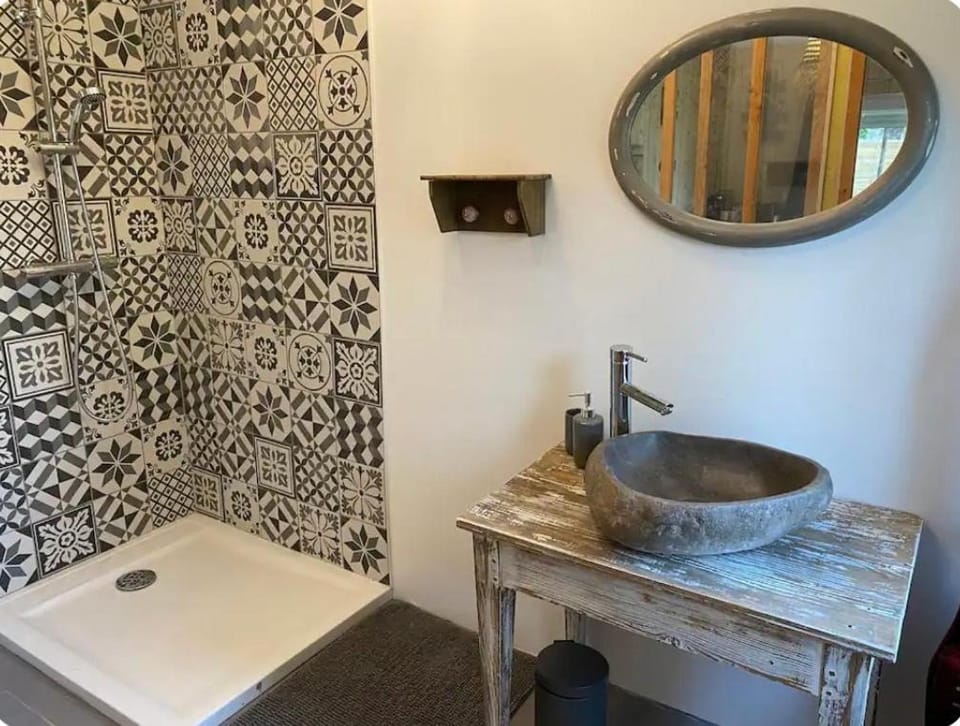 Le chalet du bonheur Bed and Breakfast in Gujan-Mestras