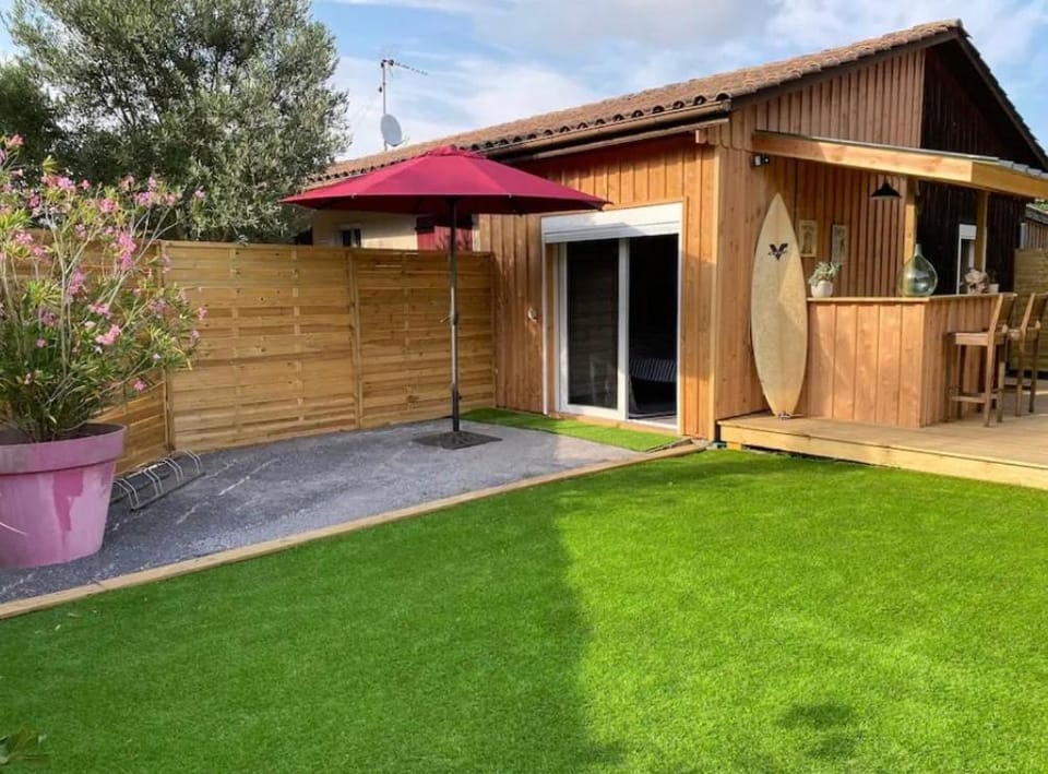 Le chalet du bonheur Bed and Breakfast in Gujan-Mestras
