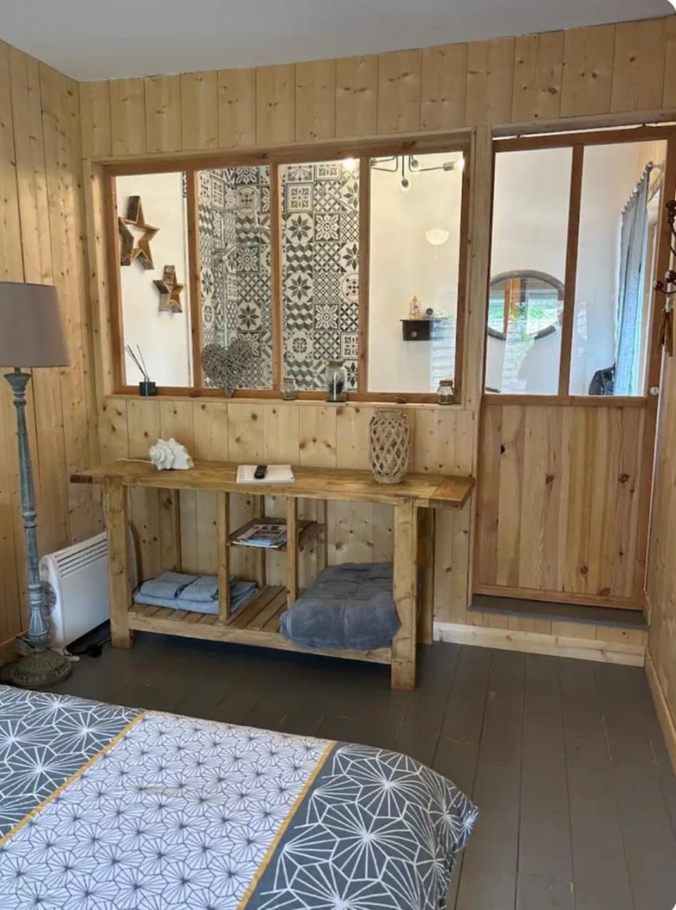Le chalet du bonheur Bed and Breakfast in Gujan-Mestras