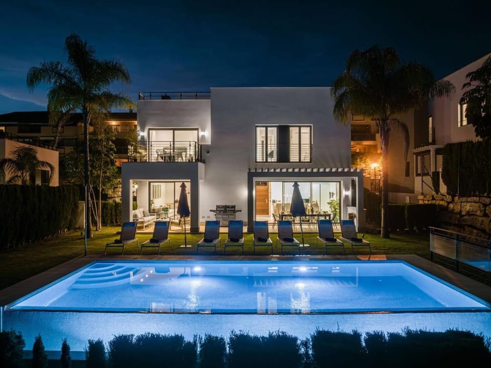 Golf-Front Villa Private Pool Sleeps 8 Villa in Costa del Sol