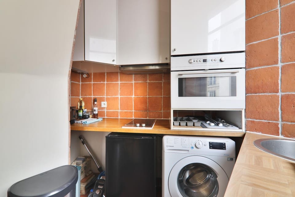 Coffee/tea facilities, Kitchen or kitchenette, oven, stove, toaster, washing machine