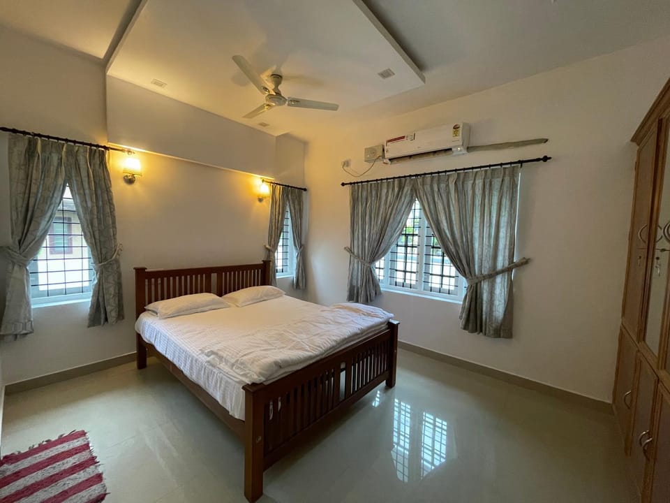 Bed, Photo of the whole room, Bedroom, air conditioner