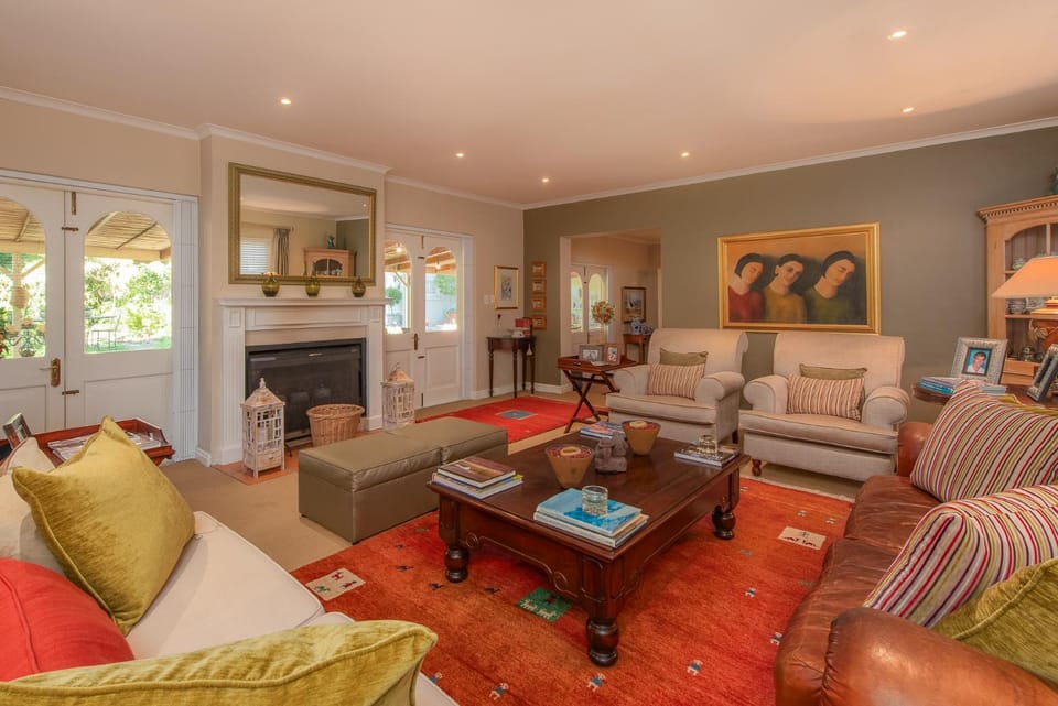 Beautiful country house set in lush garden Villa in Western Cape