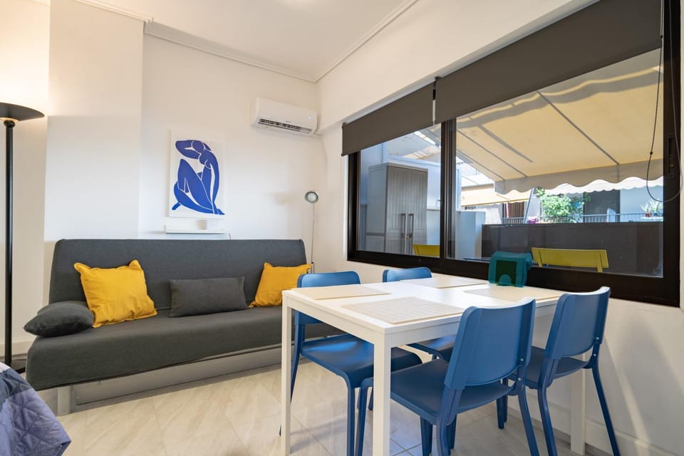 Seating area, Dining area